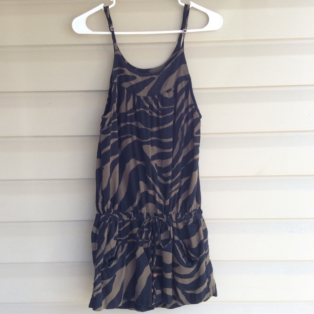 100% Cotton, linen look, romper. Black&olive